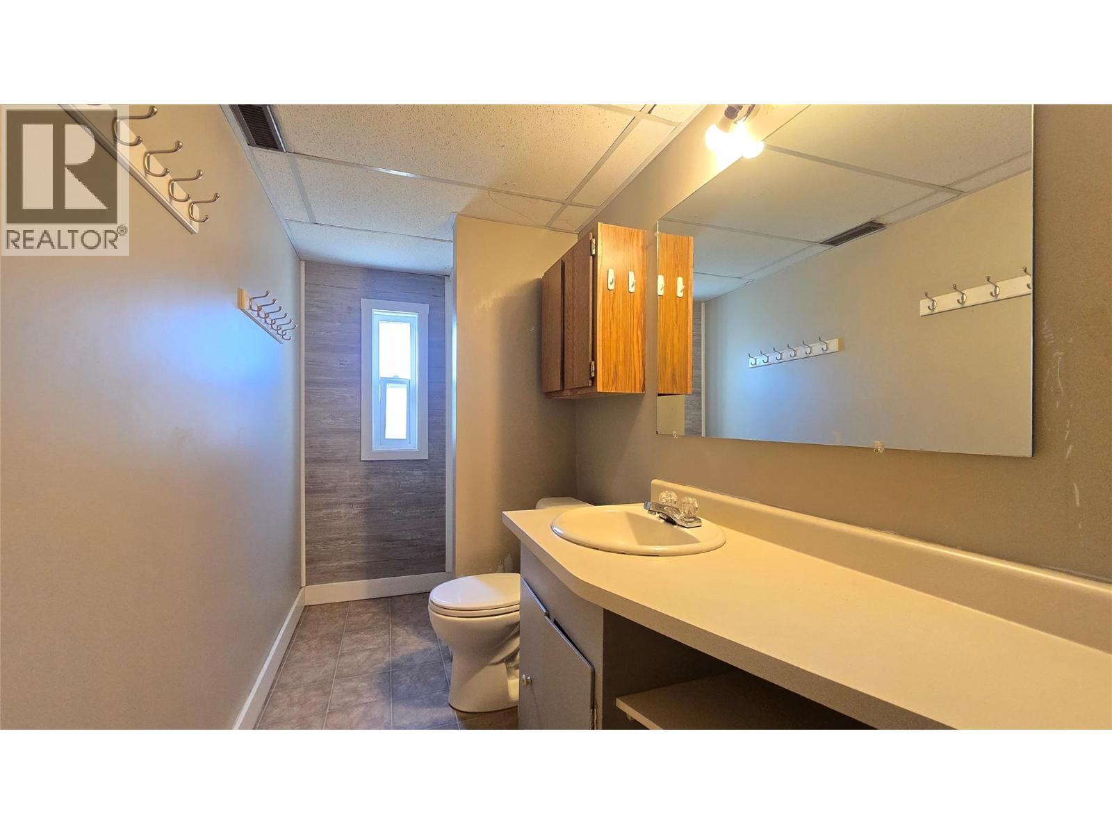 1151 Schubert Drive, Kamloops, BC - Indoor Photo Showing Bathroom