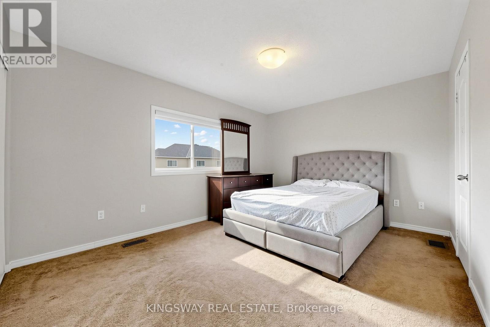 5642 Annabelle Avenue, Mississauga, ON - Indoor Photo Showing Bedroom