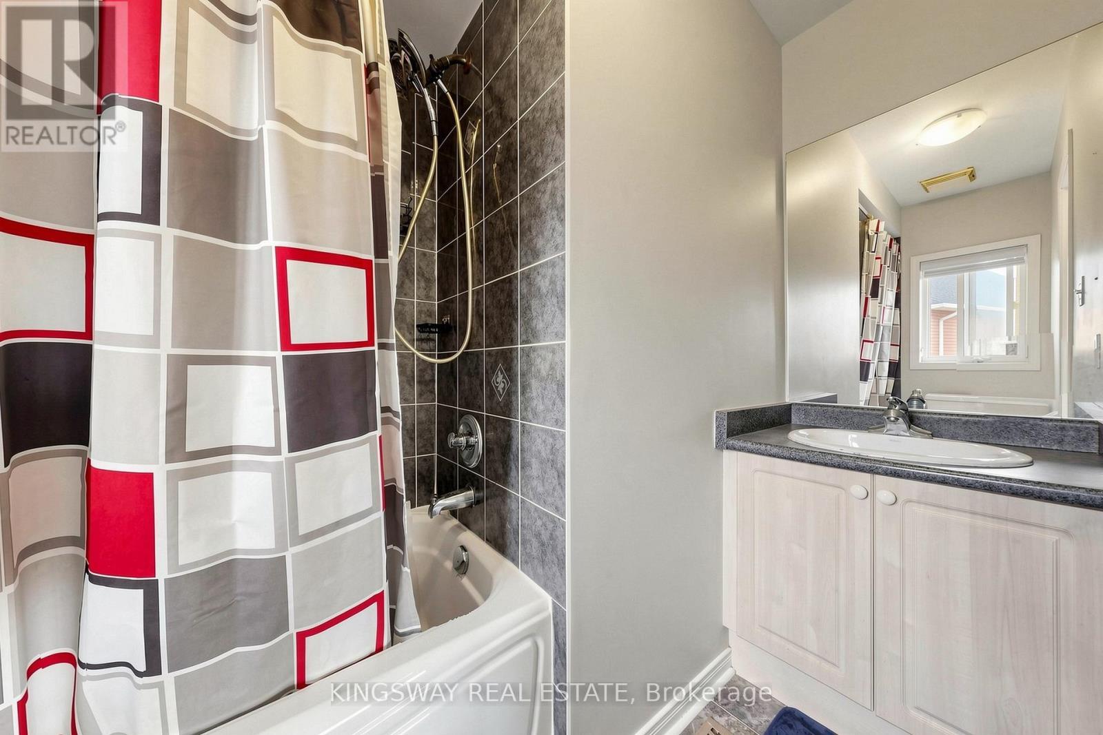 5642 Annabelle Avenue, Mississauga, ON - Indoor Photo Showing Bathroom