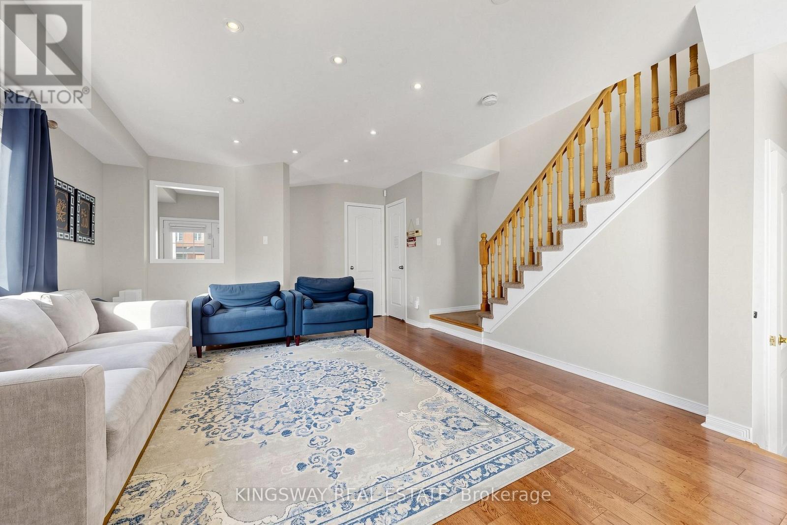 5642 Annabelle Avenue, Mississauga, ON - Indoor Photo Showing Living Room