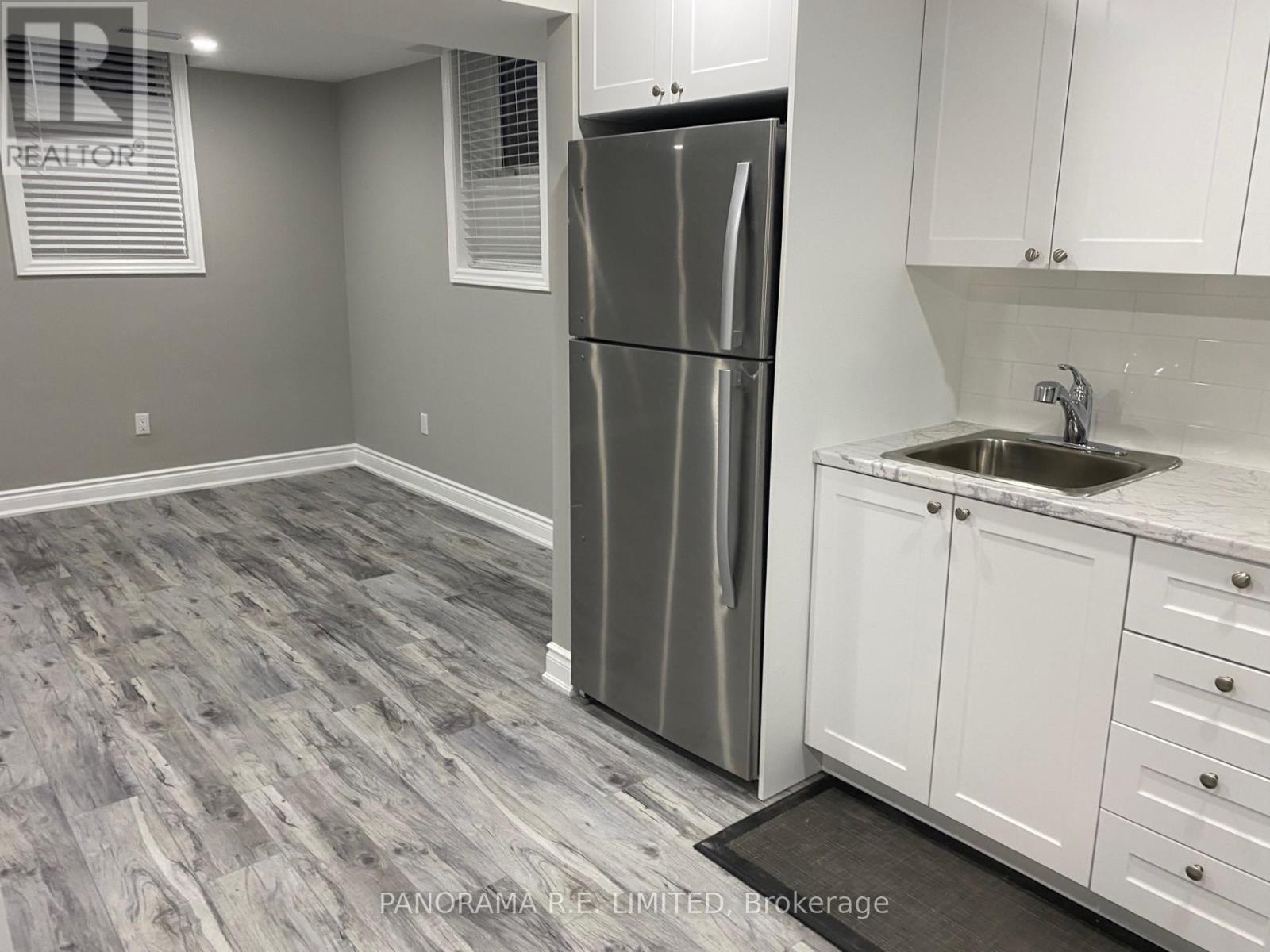 Lower - 85 Echo Ridge Crescent, Vaughan, ON - Indoor Photo Showing Kitchen