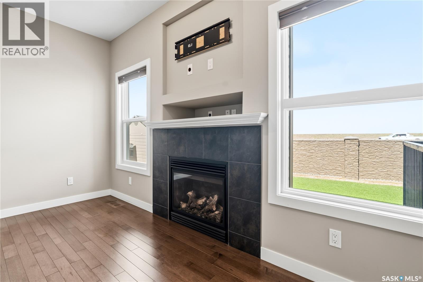 8814 Herman Crescent, Regina, SK - Indoor Photo Showing Living Room With Fireplace