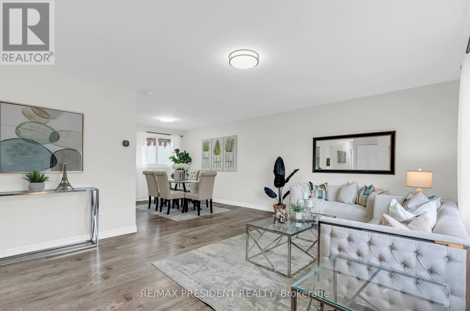 57 High Street, Waterloo, ON - Indoor Photo Showing Living Room