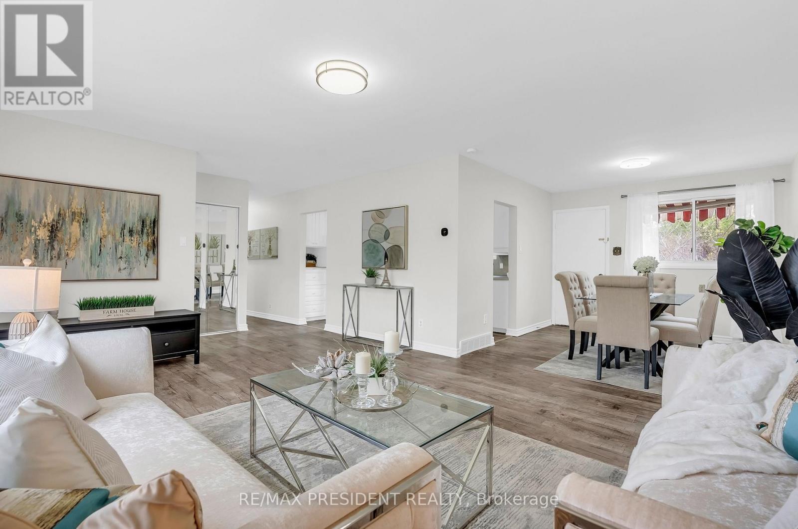 57 High Street, Waterloo, ON - Indoor Photo Showing Living Room