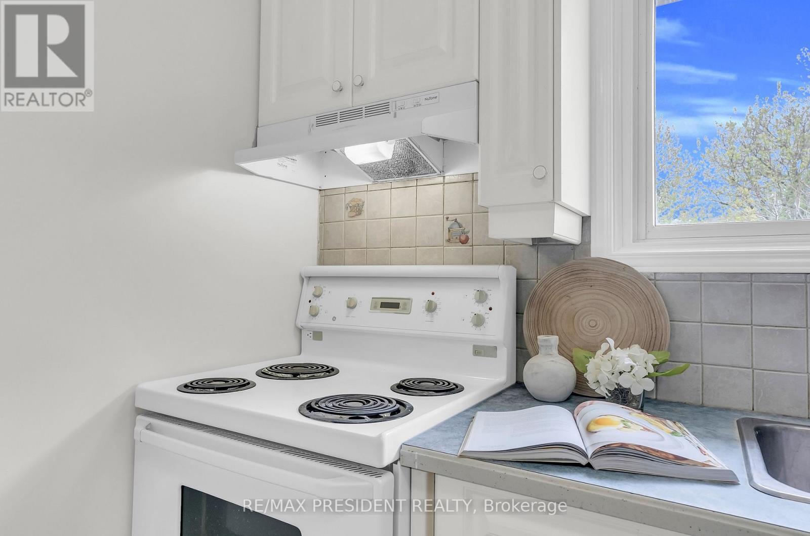57 High Street, Waterloo, ON - Indoor Photo Showing Kitchen