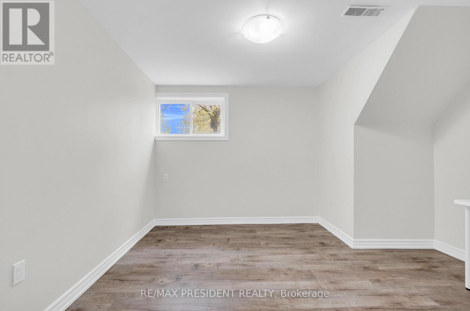 57 High Street, Waterloo, ON - Indoor Photo Showing Other Room