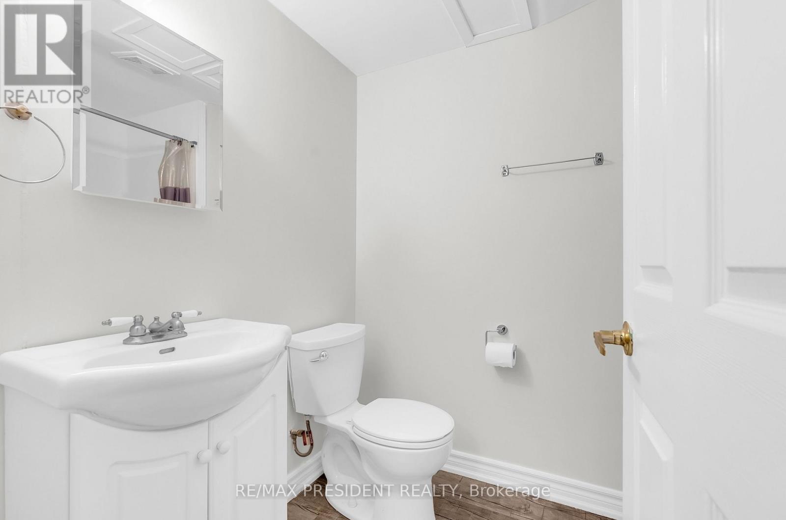 57 High Street, Waterloo, ON - Indoor Photo Showing Bathroom