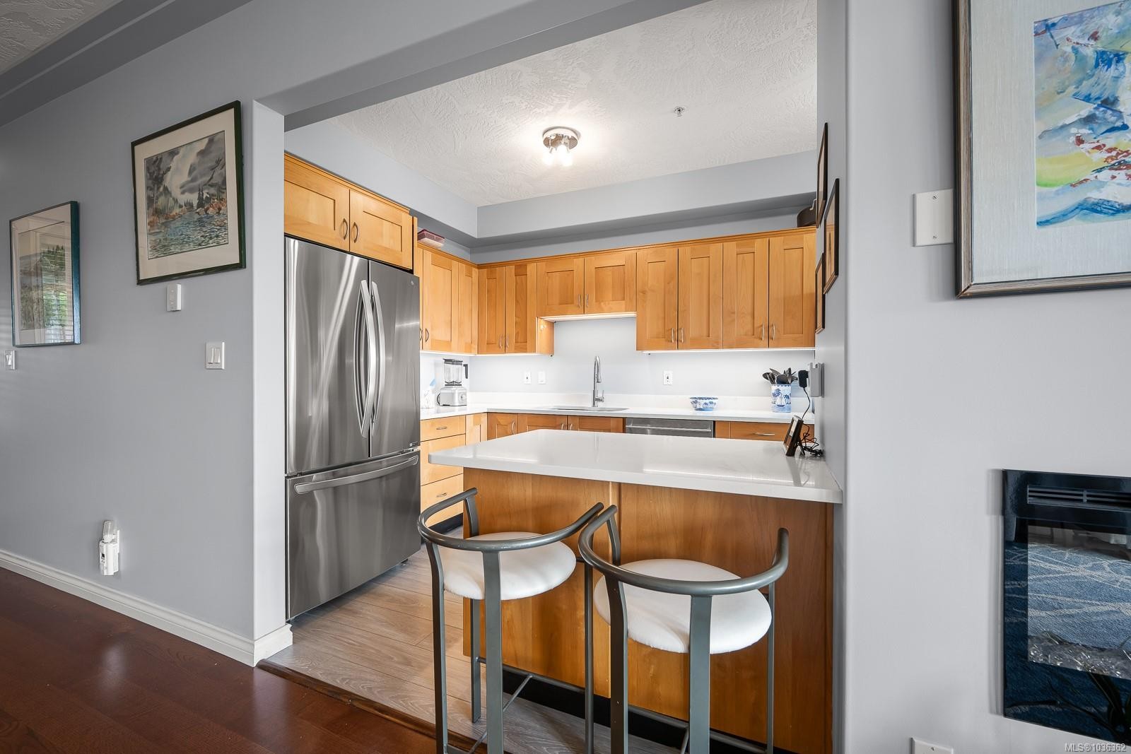 #303-1912 Comox Ave, Comox, BC - Indoor Photo Showing Kitchen