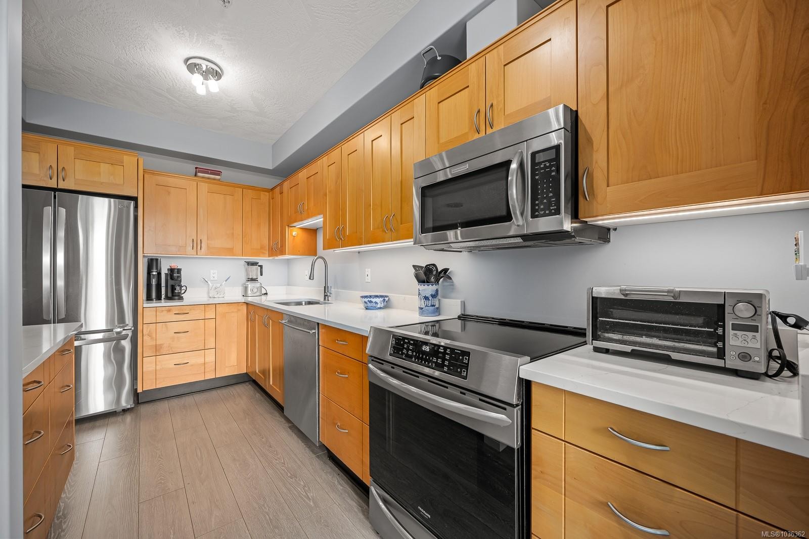 #303-1912 Comox Ave, Comox, BC - Indoor Photo Showing Kitchen