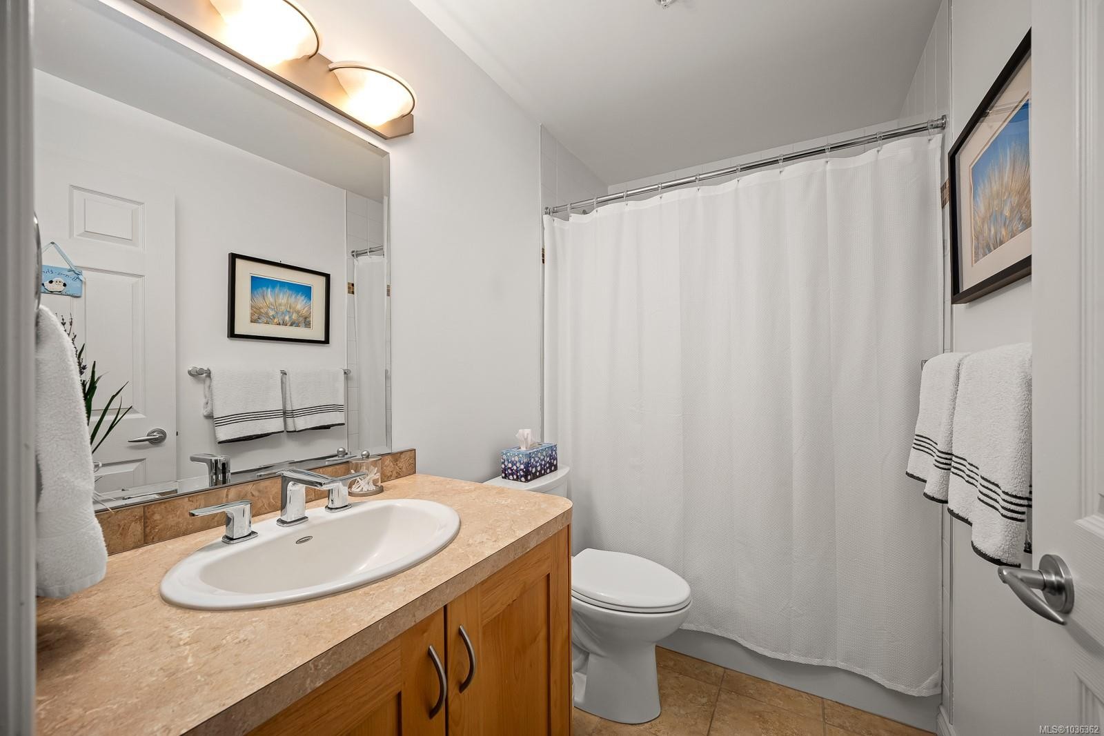 #303-1912 Comox Ave, Comox, BC - Indoor Photo Showing Bathroom