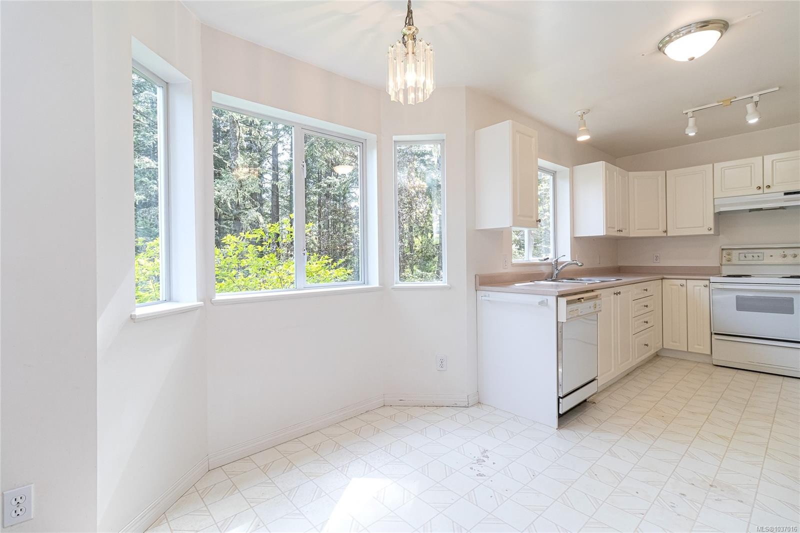 609 Taurus Dr, Metchosin, BC