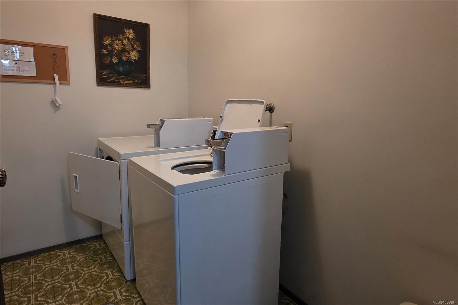 #305-907 Cedar St, Campbell River, BC - Indoor Photo Showing Laundry Room