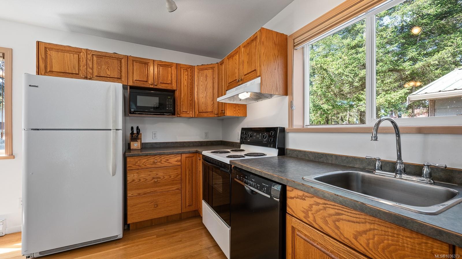 416 Curtis Rd, Comox, BC