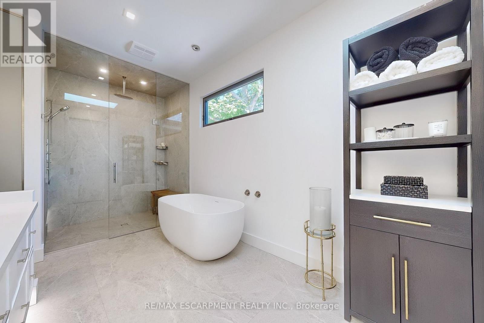 977 Gorton Avenue, Burlington, ON - Indoor Photo Showing Bathroom