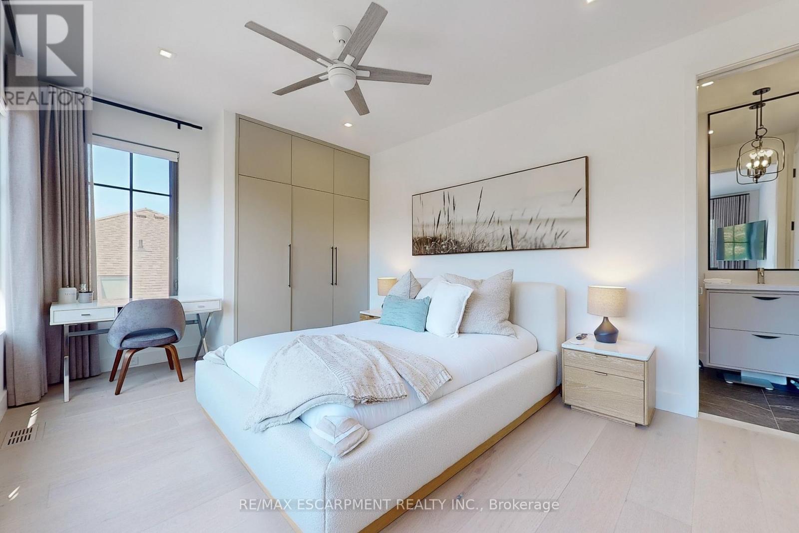 977 Gorton Avenue, Burlington, ON - Indoor Photo Showing Bedroom