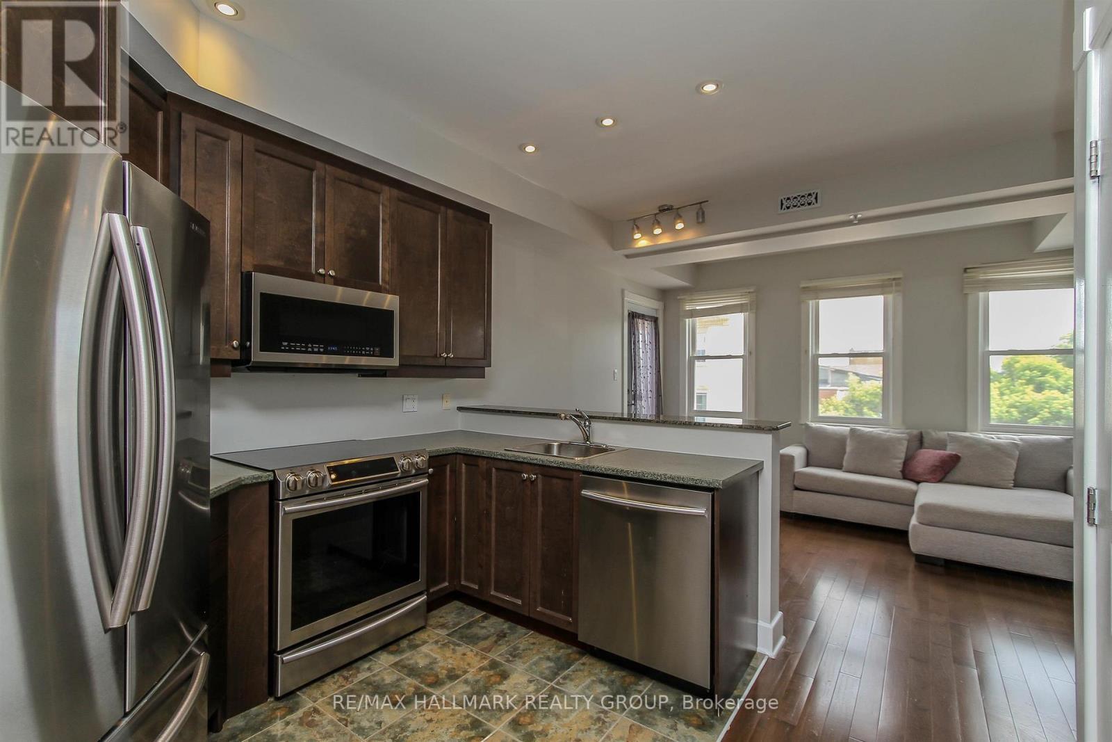 B307 - 124 Guigues Avenue, Ottawa, ON - Indoor Photo Showing Kitchen