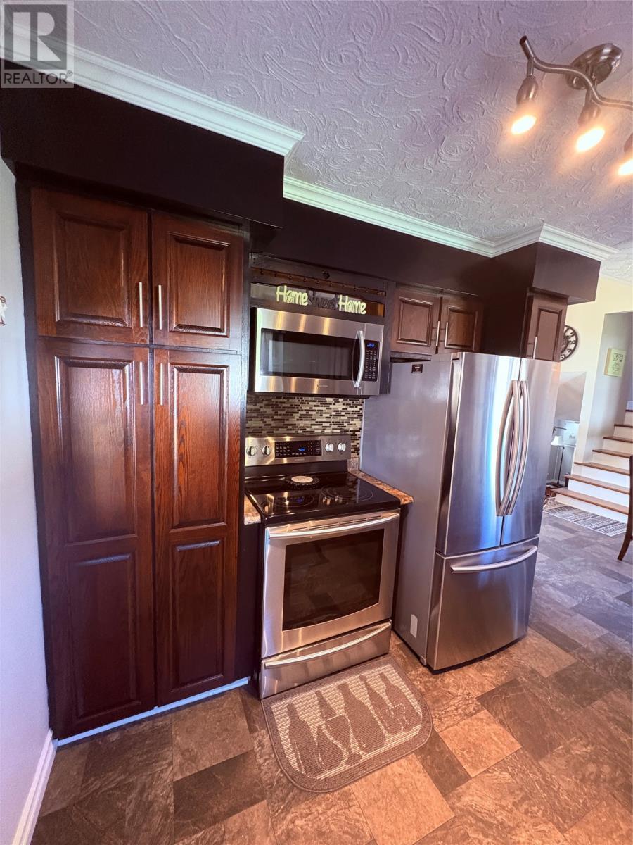 326 Main Street, Baytona, NL - Indoor Photo Showing Kitchen