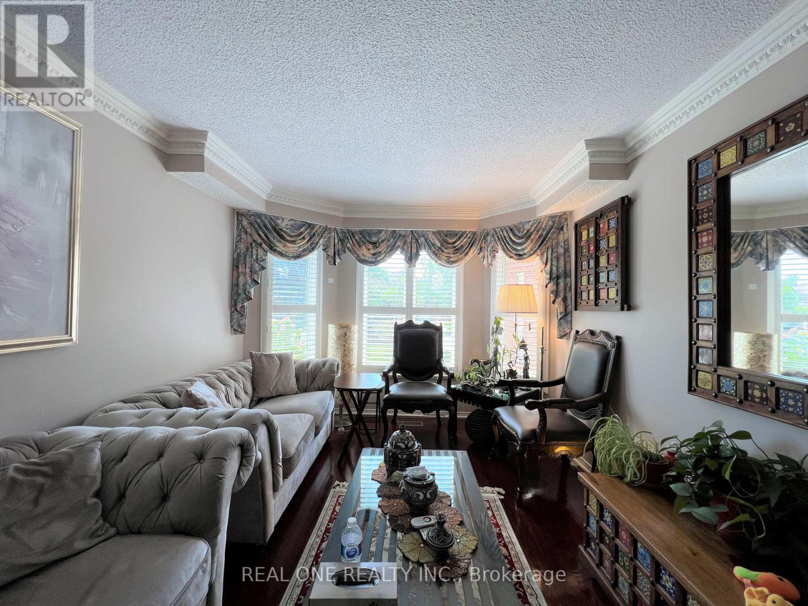 6403 Osprey Boulevard, Mississauga, ON - Indoor Photo Showing Living Room