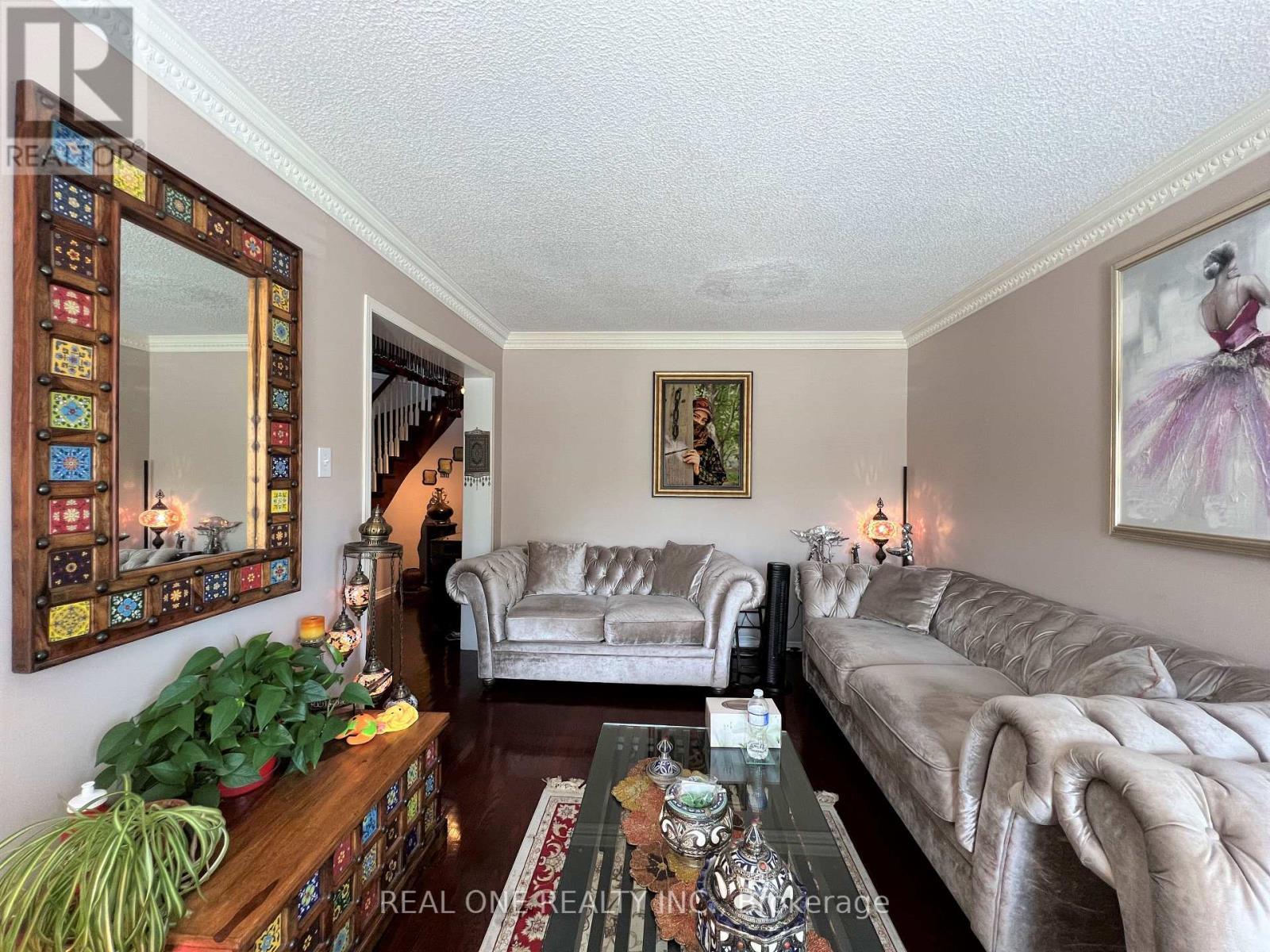 6403 Osprey Boulevard, Mississauga, ON - Indoor Photo Showing Living Room