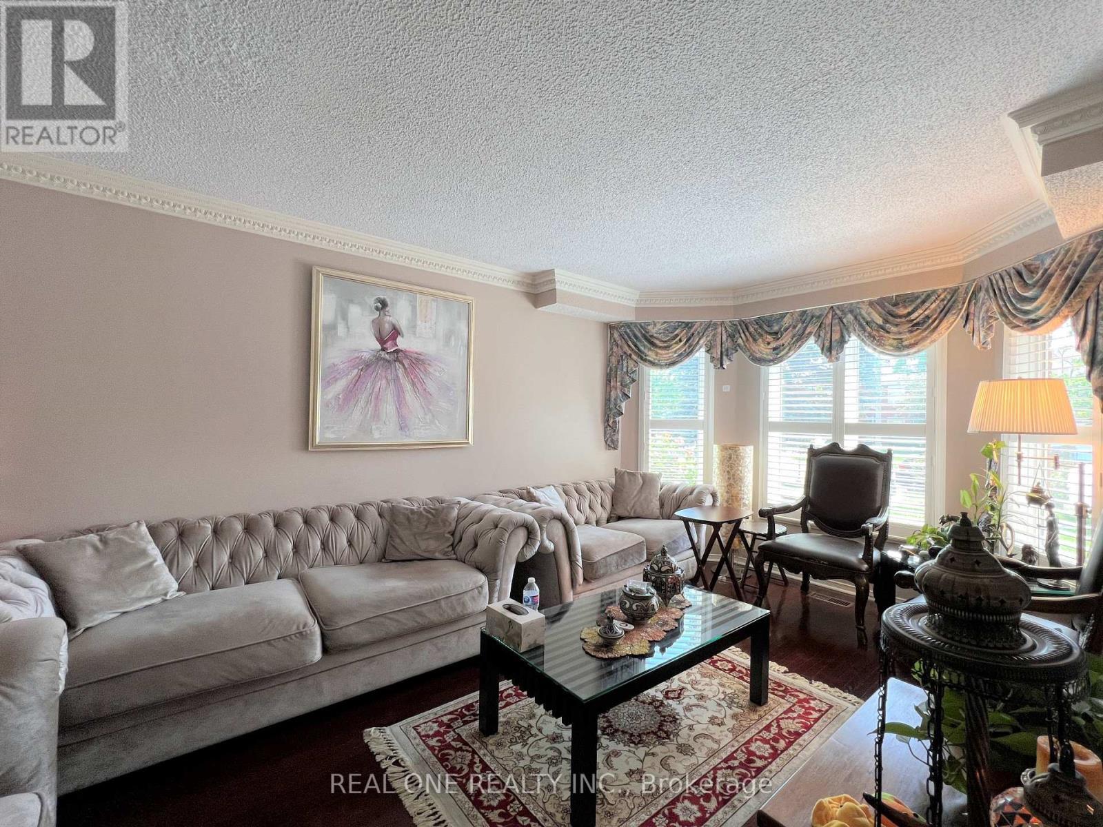 6403 Osprey Boulevard, Mississauga, ON - Indoor Photo Showing Living Room