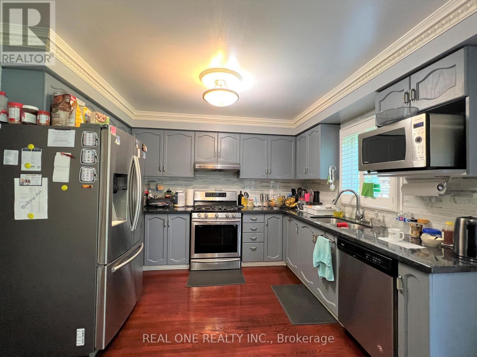6403 Osprey Boulevard, Mississauga, ON - Indoor Photo Showing Kitchen With Stainless Steel Kitchen With Double Sink
