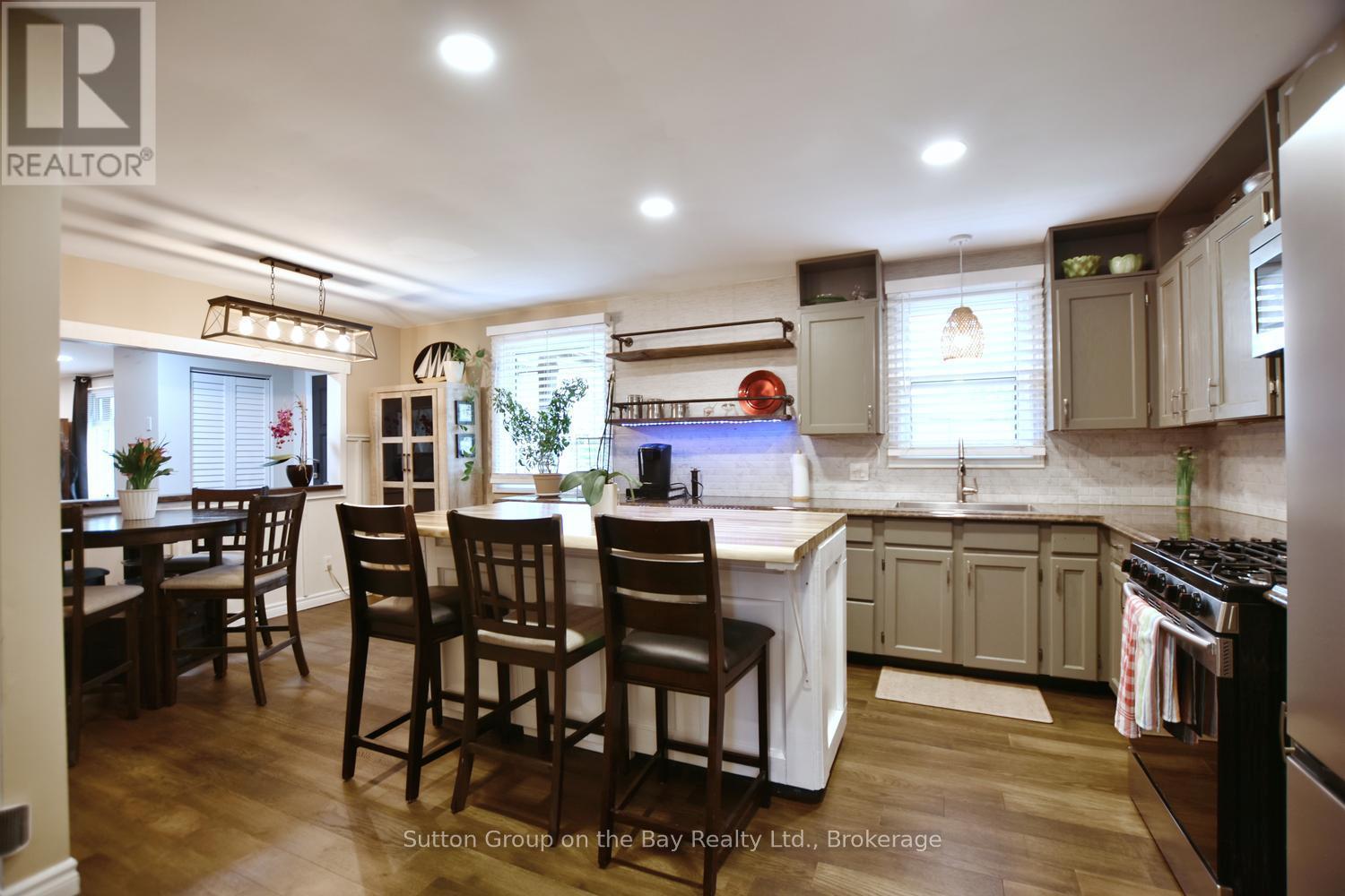 Large modern kitchen - 238 Mccrea Drive, Clearview (Stayner), ON - Indoor