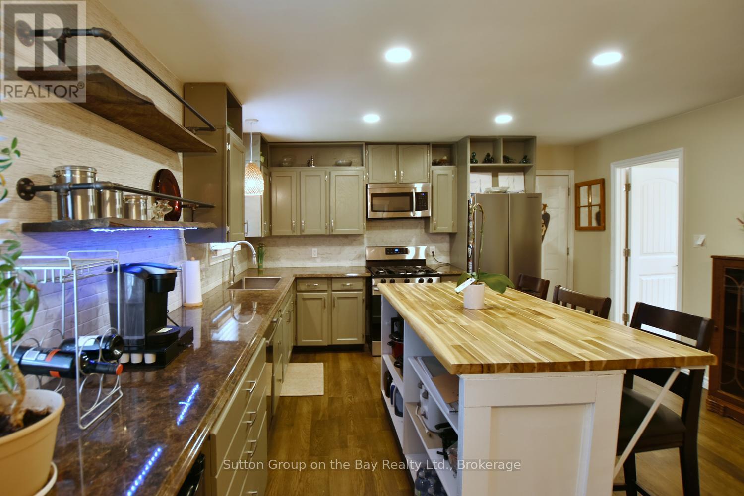 Stainless steel appliances - 238 Mccrea Drive, Clearview (Stayner), ON - Indoor Photo Showing Kitchen