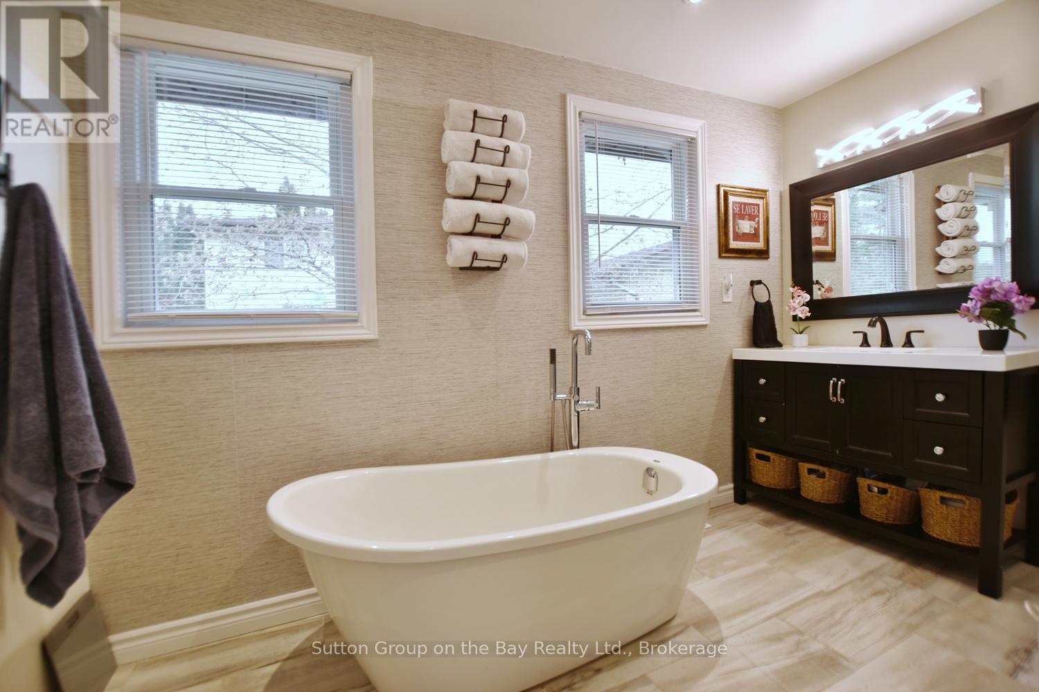 Soaker Stand alone tub - 238 Mccrea Drive, Clearview (Stayner), ON - Indoor Photo Showing Bathroom