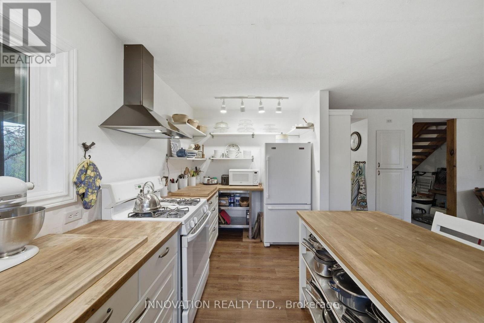 6922 Flewellyn Road, Ottawa, ON - Indoor Photo Showing Kitchen