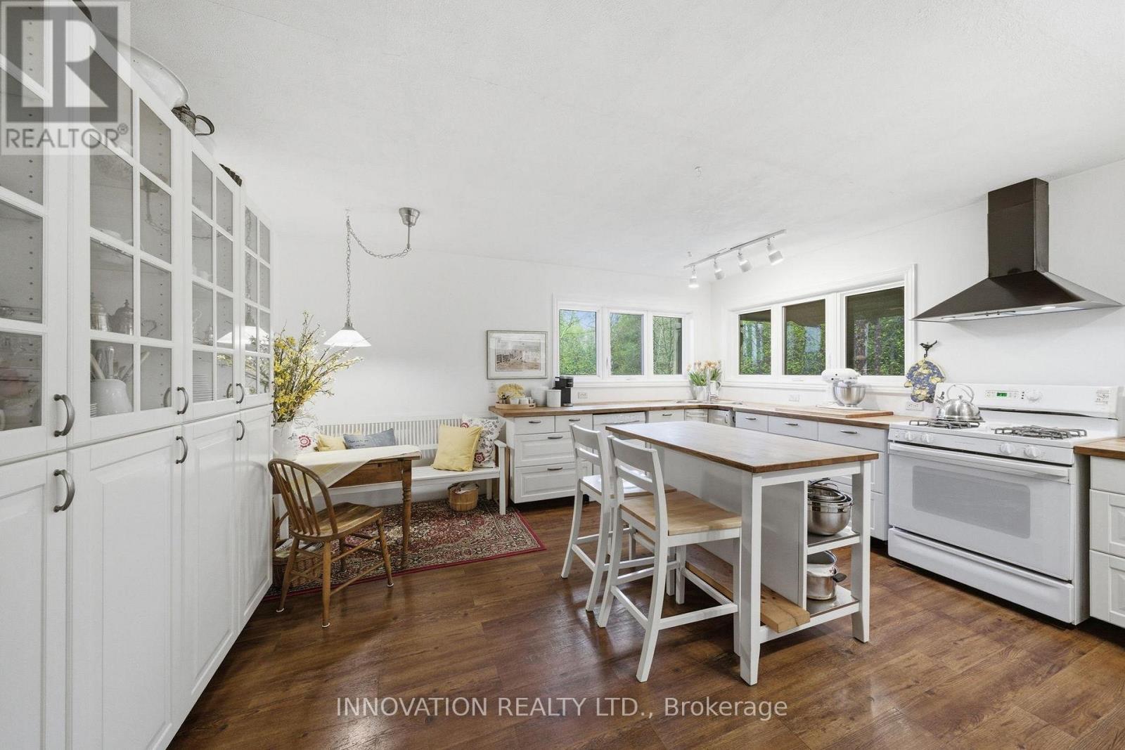 6922 Flewellyn Road, Ottawa, ON - Indoor