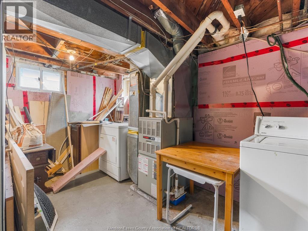 962 Merritt, Windsor, ON - Indoor Photo Showing Laundry Room