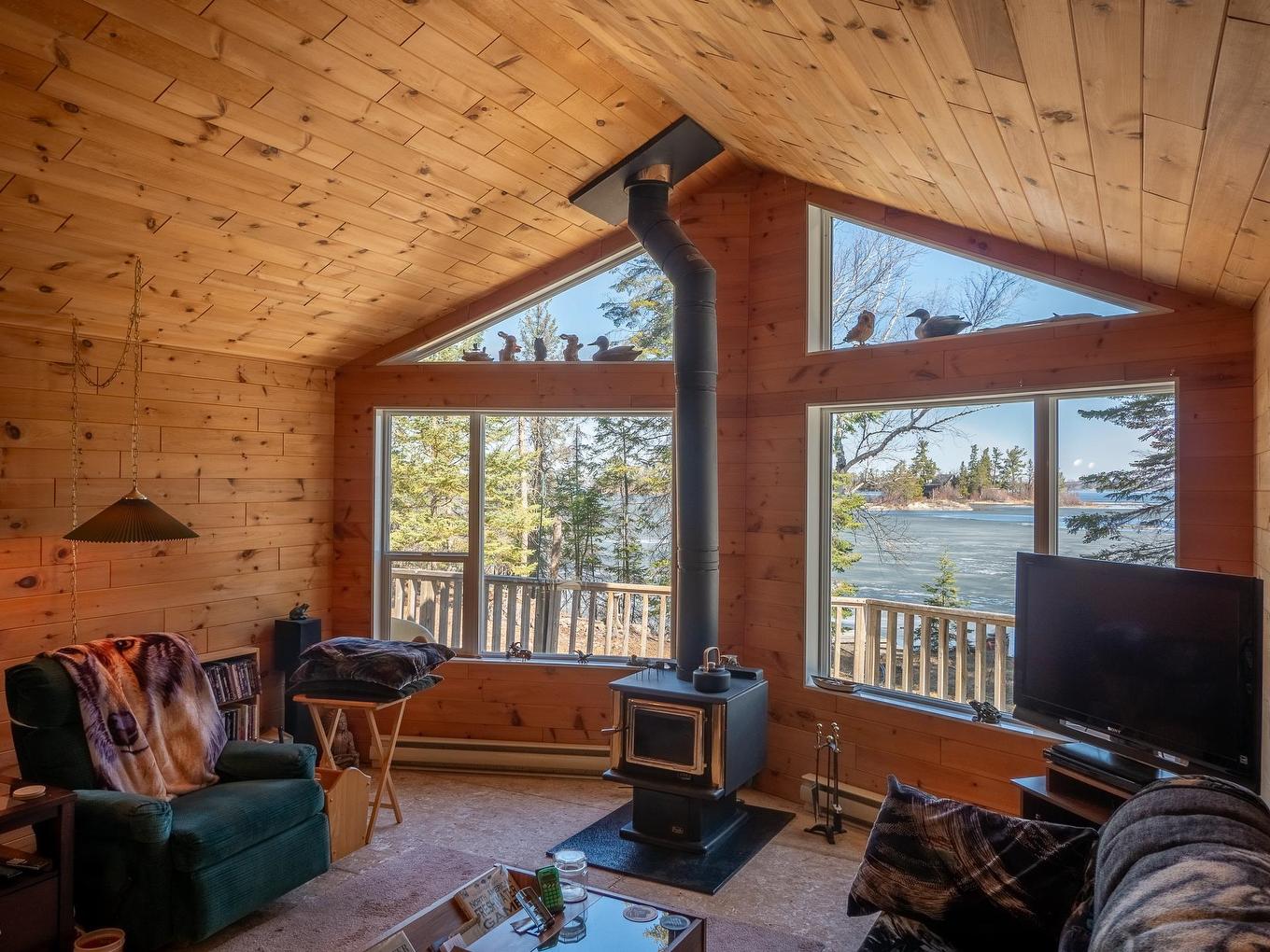 15 Lily Pad Road, S. Of Kenora, ON
