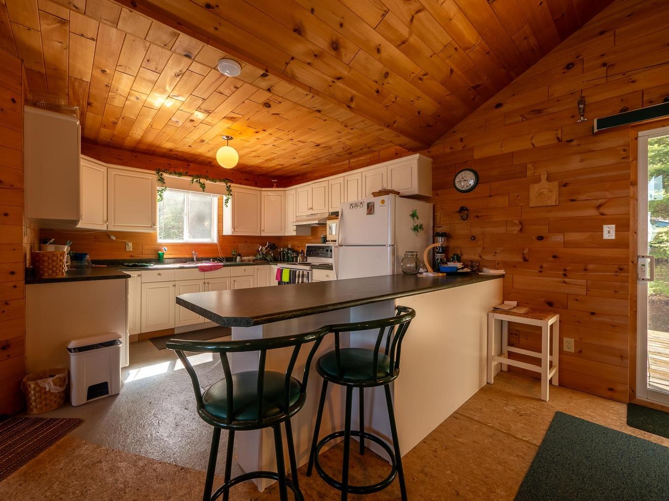 15 Lily Pad Road, S. Of Kenora, ON