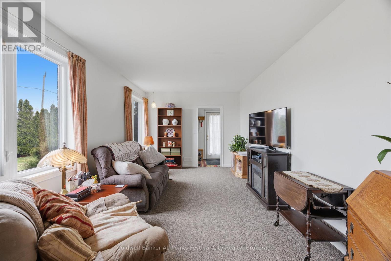 13 Ravine Park Road S, Central Huron (Goderich), ON - Indoor Photo Showing Living Room