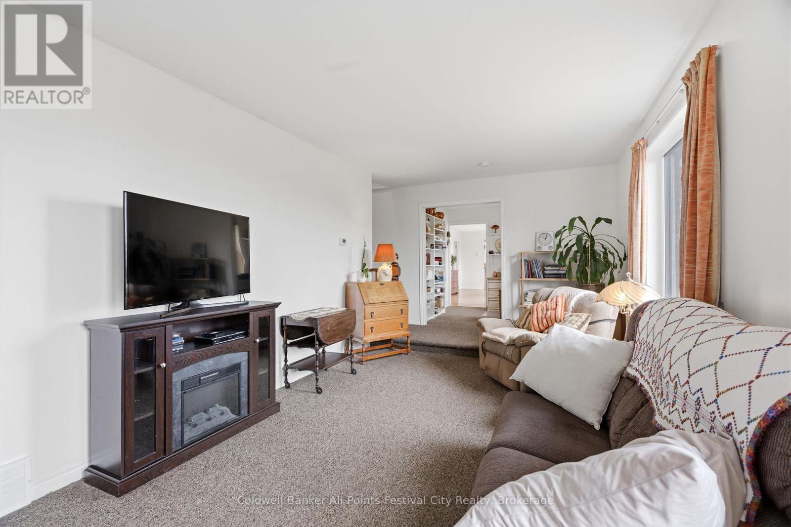 13 Ravine Park Road S, Central Huron (Goderich), ON - Indoor Photo Showing Living Room