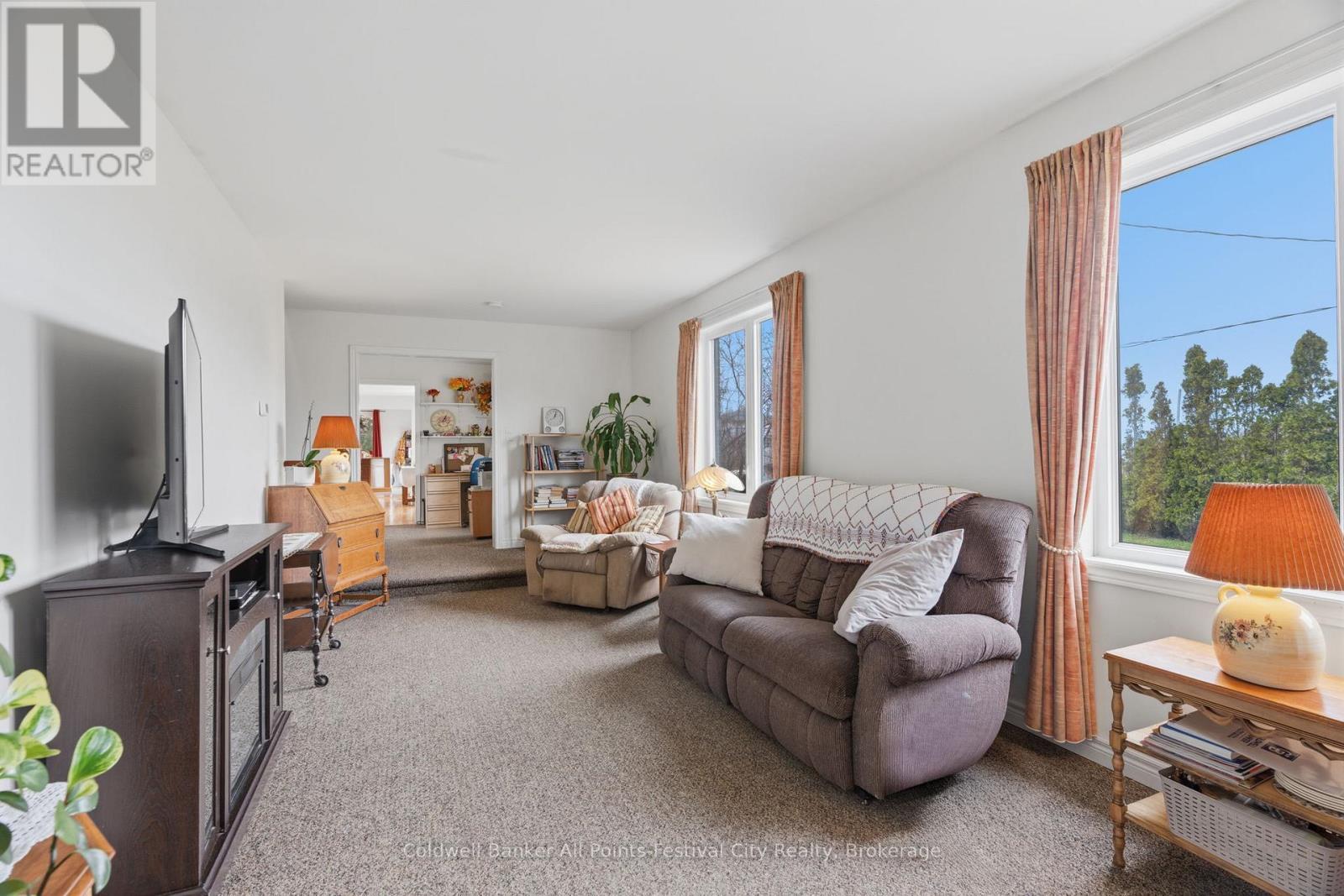 13 Ravine Park Road S, Central Huron (Goderich), ON - Indoor Photo Showing Living Room