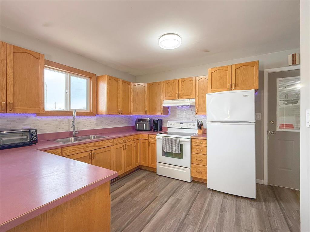 49084 Service Road, Brandon, MB - Indoor Photo Showing Kitchen With Double Sink