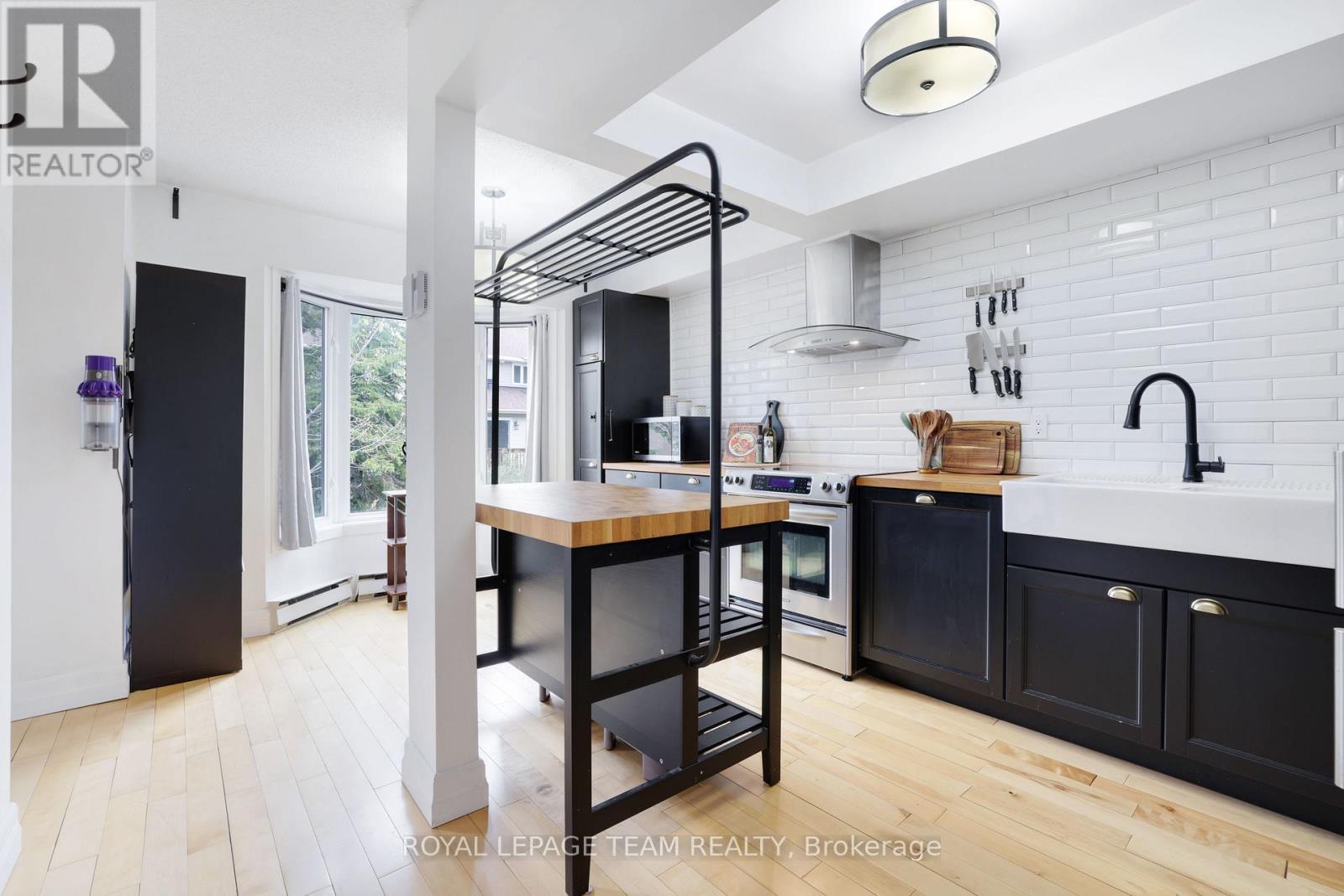 216 Steenbakkers Private, Ottawa, ON - Indoor Photo Showing Kitchen