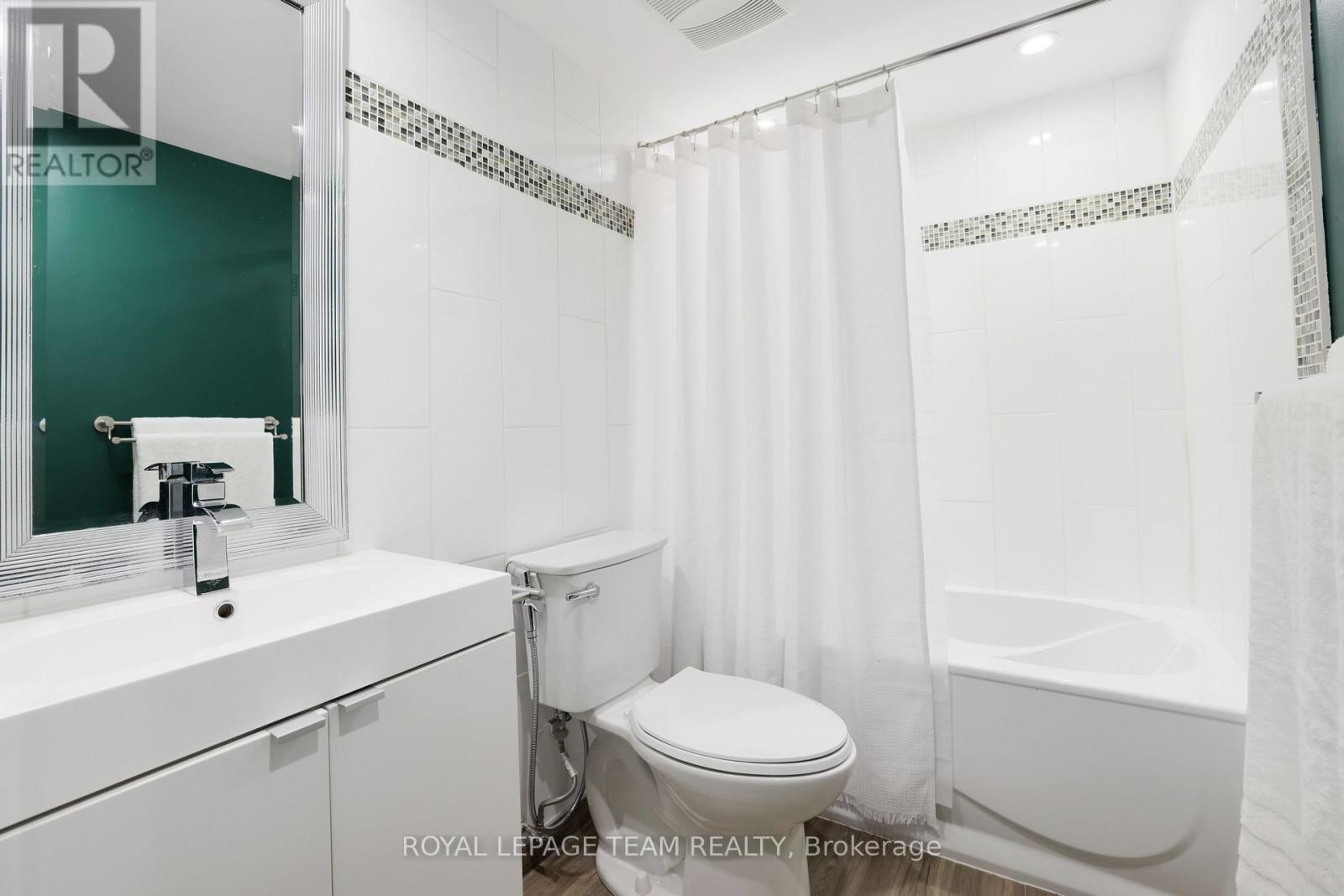 216 Steenbakkers Private, Ottawa, ON - Indoor Photo Showing Bathroom