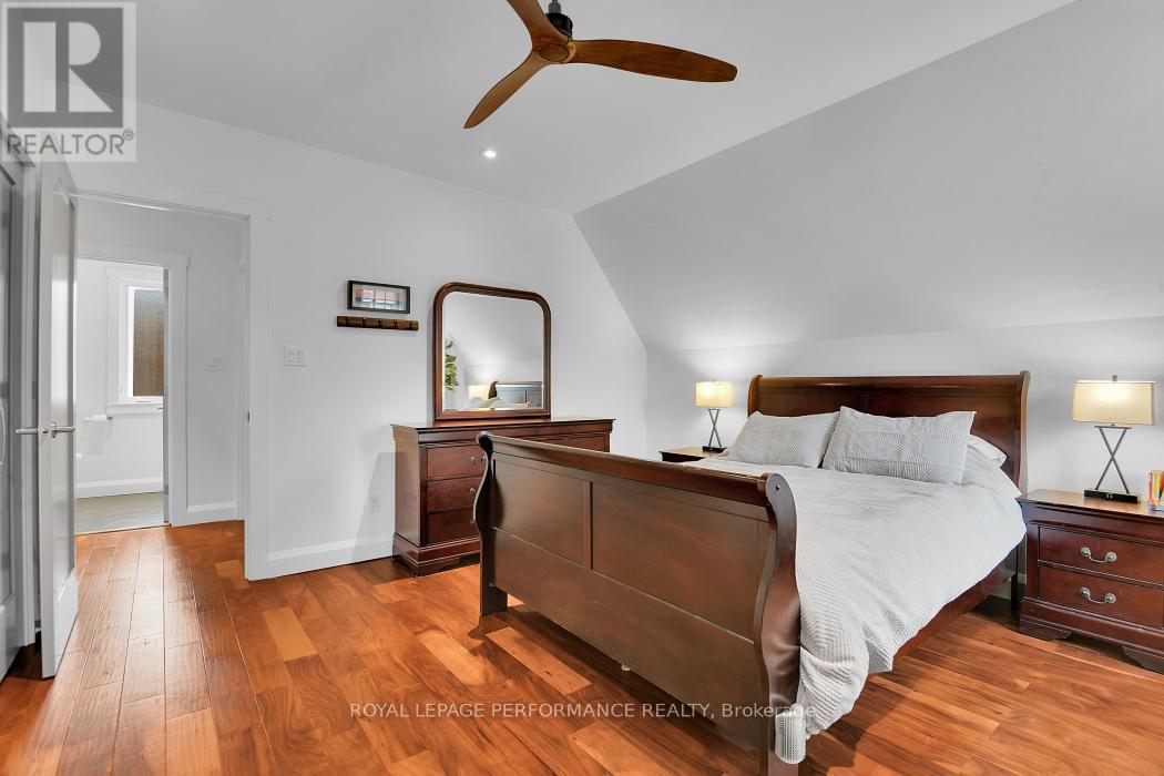 19 Windsor Avenue, Ottawa, ON - Indoor Photo Showing Bedroom