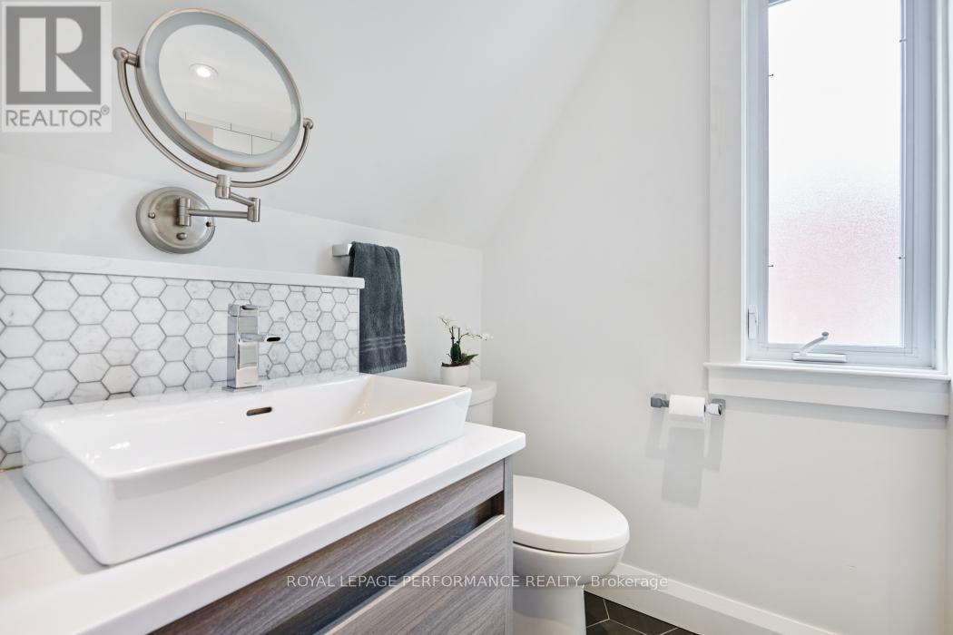 19 Windsor Avenue, Ottawa, ON - Indoor Photo Showing Bathroom