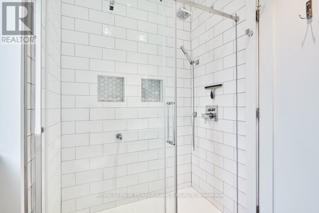 19 Windsor Avenue, Ottawa, ON - Indoor Photo Showing Bathroom