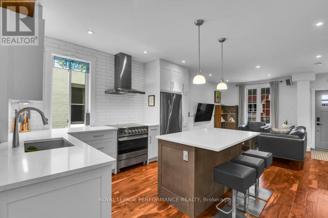 19 Windsor Avenue, Ottawa, ON - Indoor Photo Showing Kitchen With Upgraded Kitchen