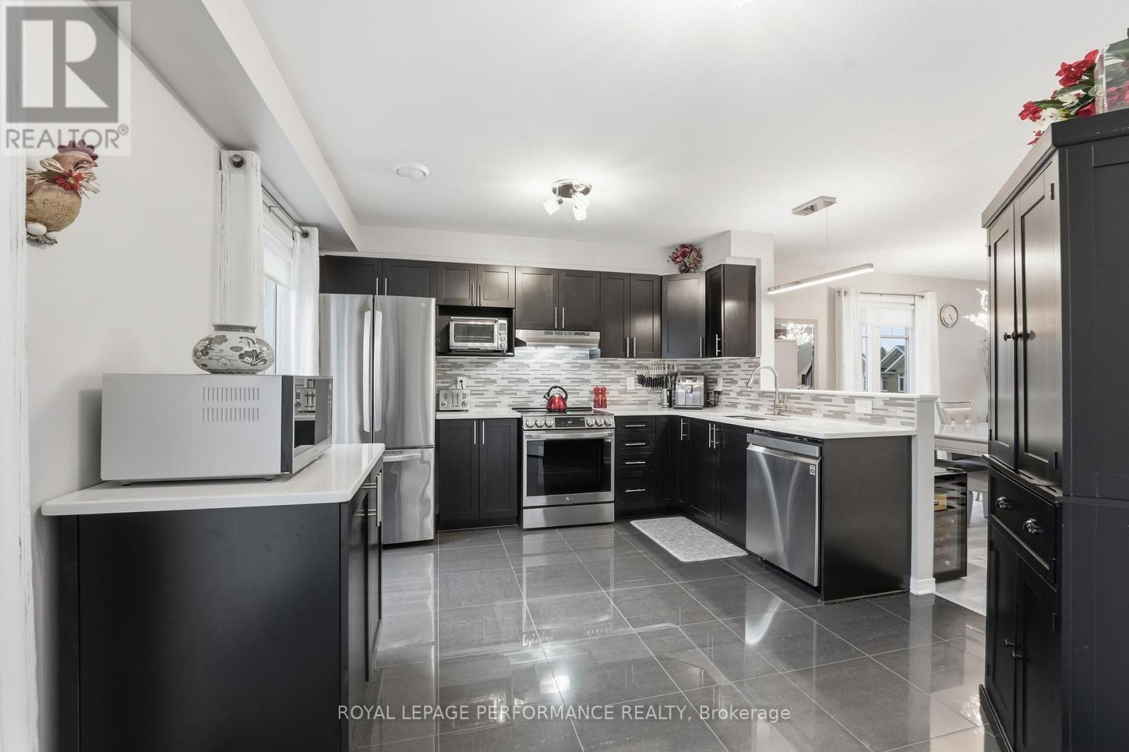302 Galston Private, Ottawa, ON - Indoor Photo Showing Kitchen With Stainless Steel Kitchen With Upgraded Kitchen
