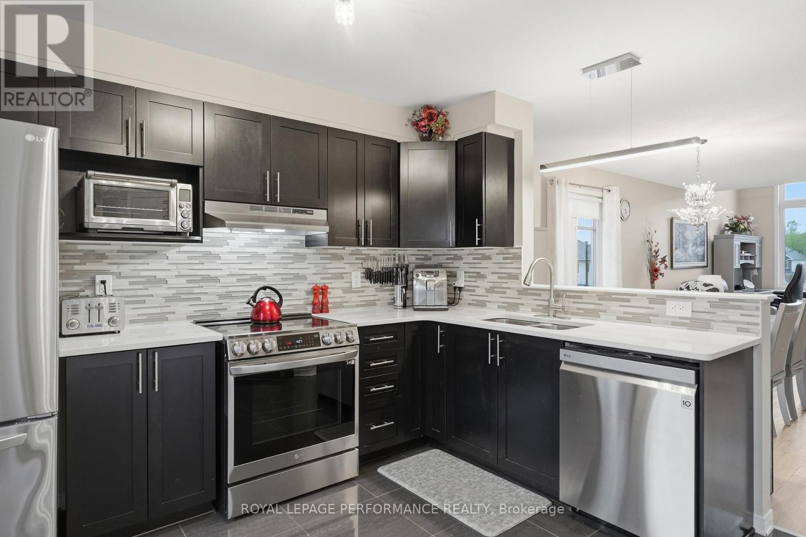 302 Galston Private, Ottawa, ON - Indoor Photo Showing Kitchen With Stainless Steel Kitchen With Upgraded Kitchen
