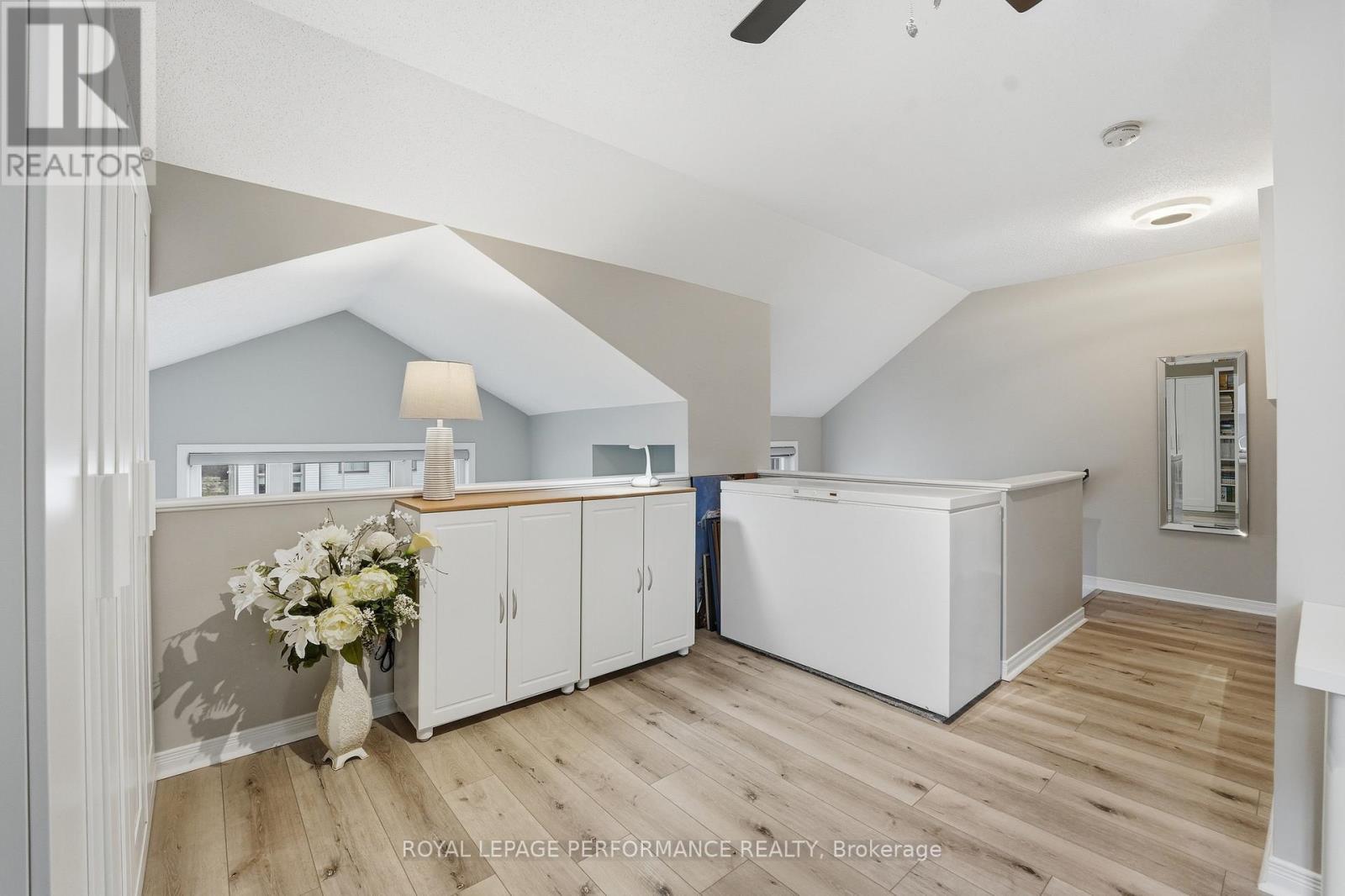 302 Galston Private, Ottawa, ON - Indoor
