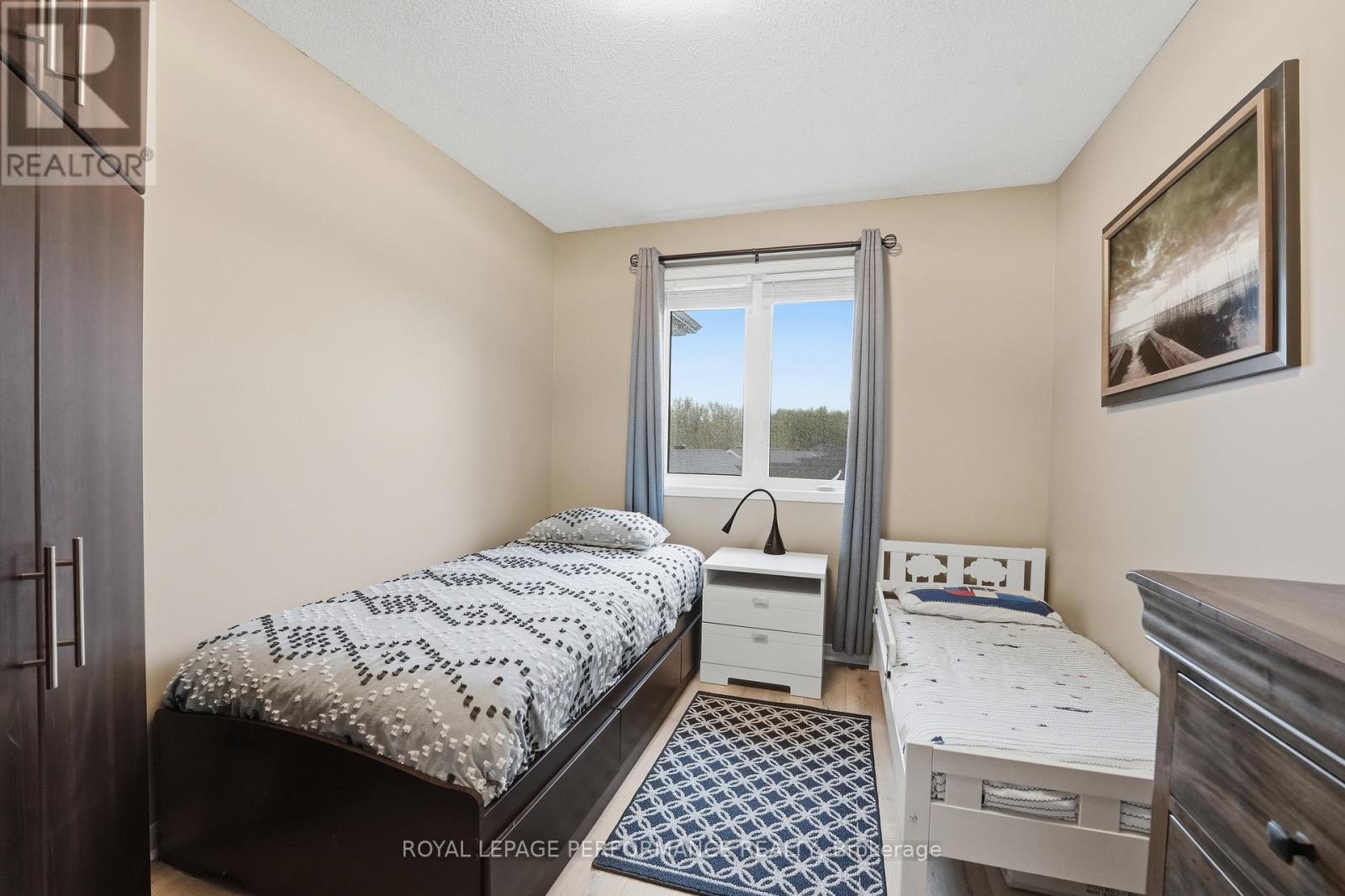 302 Galston Private, Ottawa, ON - Indoor Photo Showing Bedroom