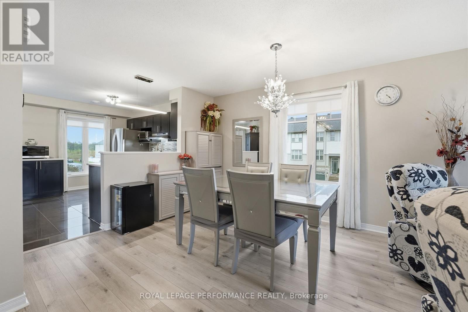302 Galston Private, Ottawa, ON - Indoor Photo Showing Dining Room