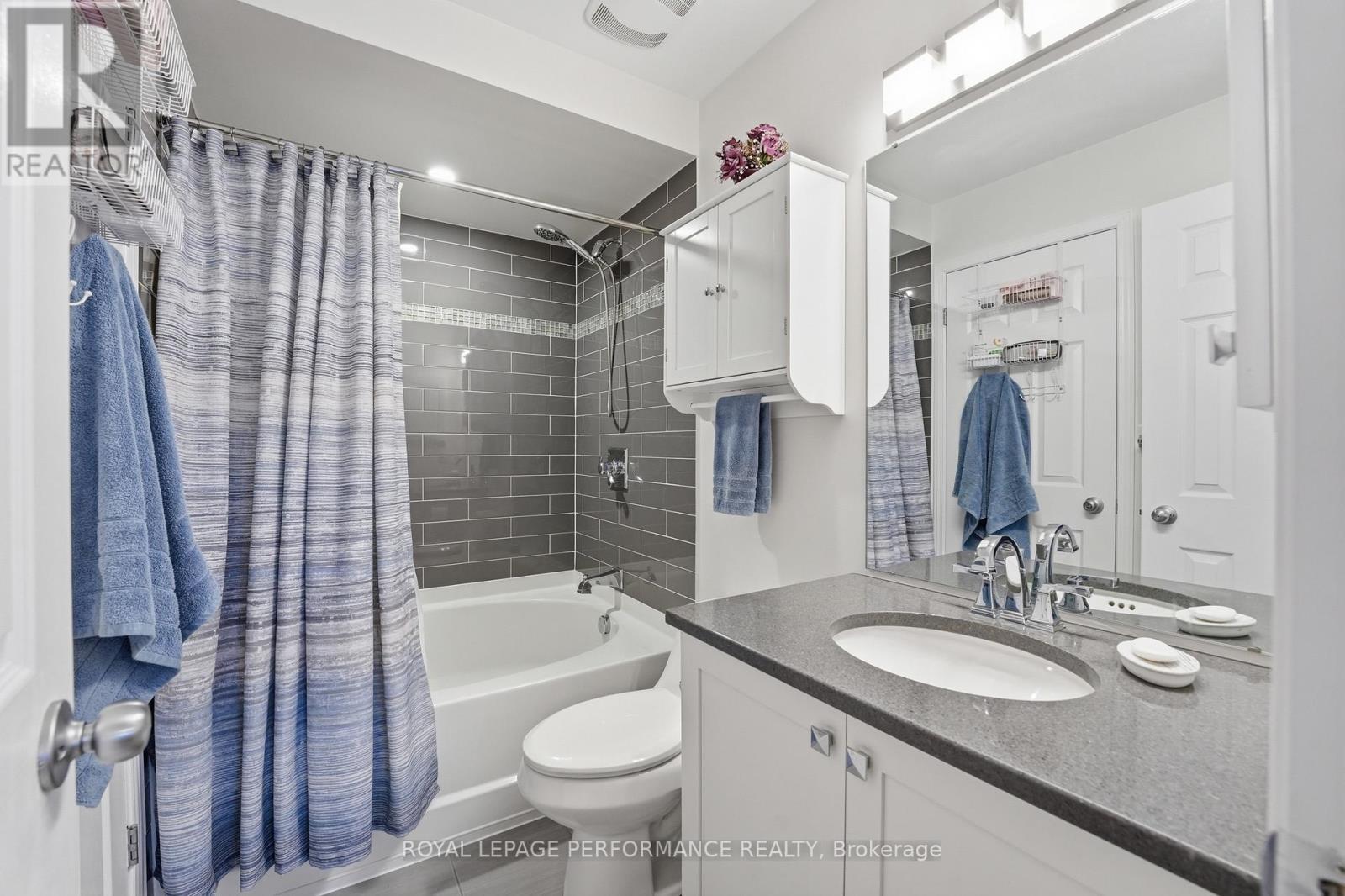 302 Galston Private, Ottawa, ON - Indoor Photo Showing Bathroom