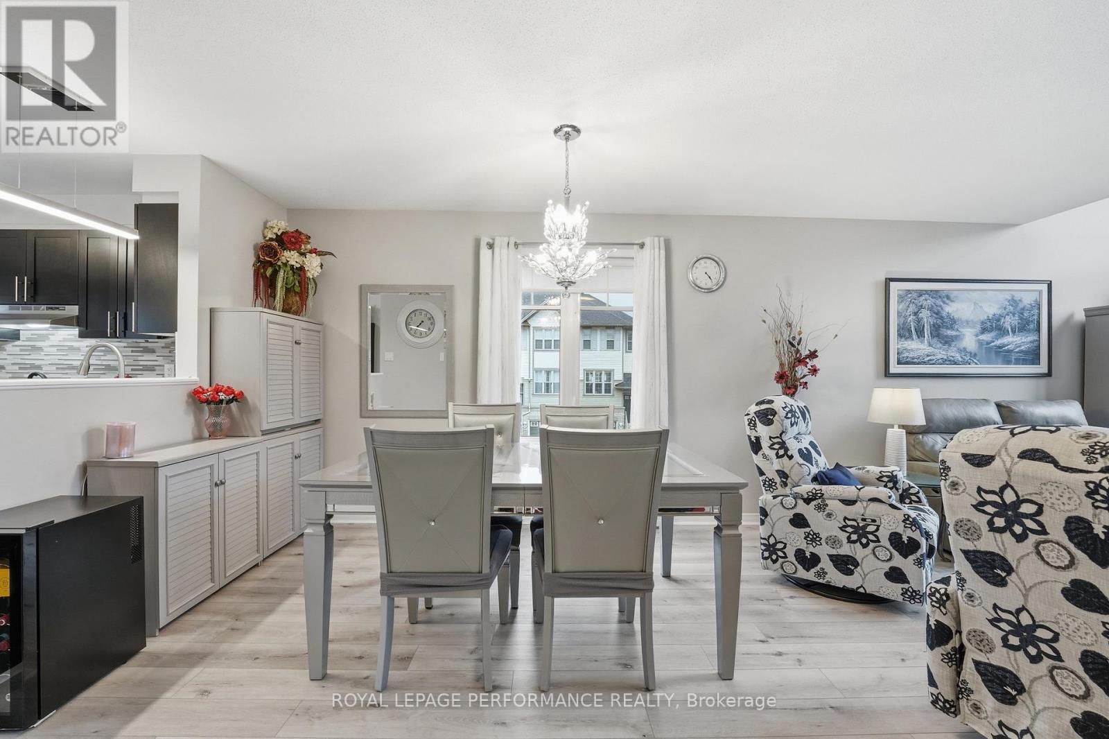 302 Galston Private, Ottawa, ON - Indoor Photo Showing Dining Room